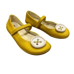 CAMPER Twins Girls Yellow Leather Ballet Flats with White Button Size 1 or 33EU